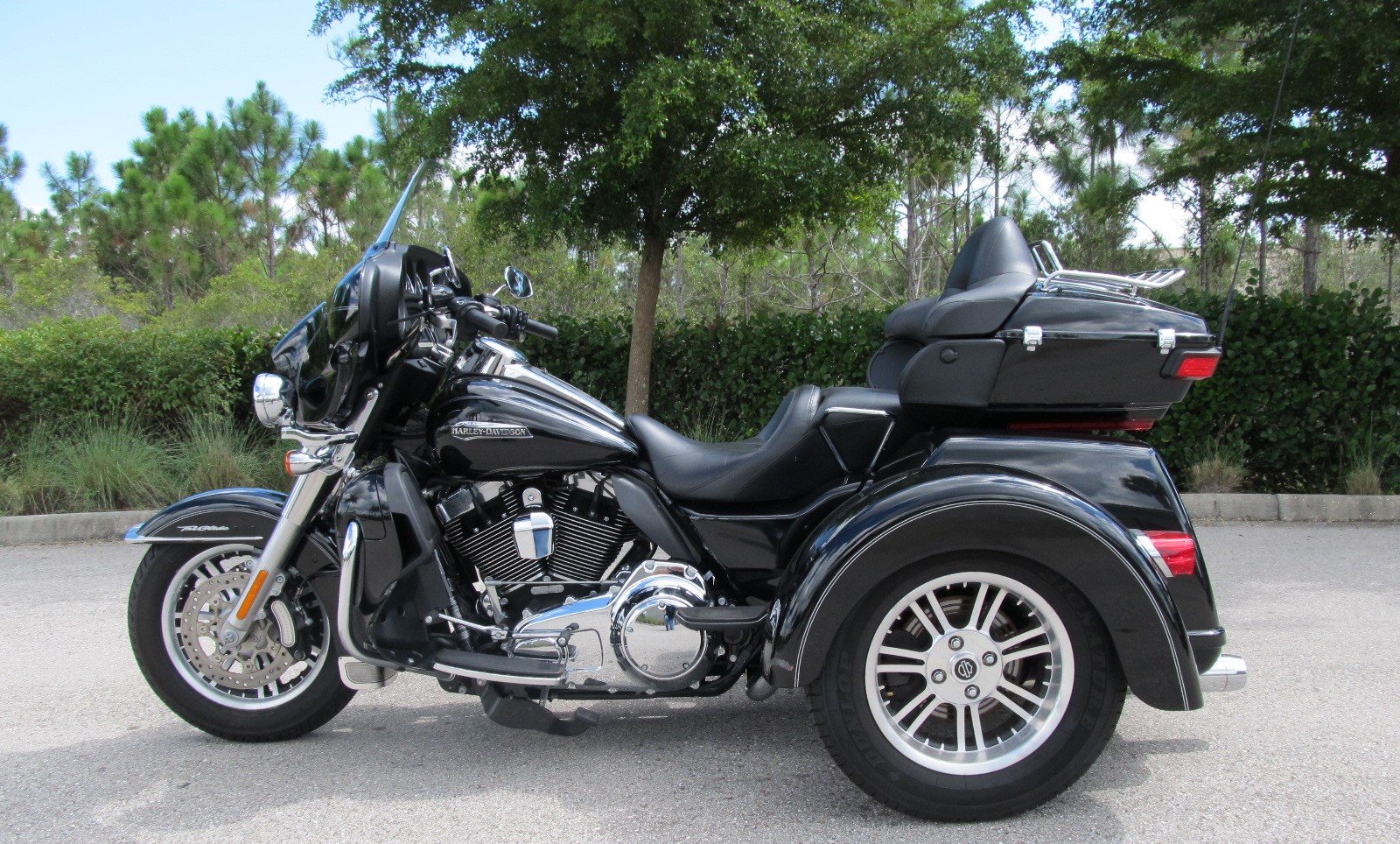 Pre-Owned 2015 Harley-Davidson Trike Tri Glide Ultra Classic FLHTCUTG ...