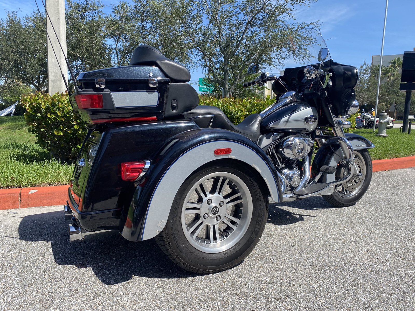 Pre-Owned 2013 Harley-Davidson Trike Tri Glide Ultra Classic FLHTCUTG ...