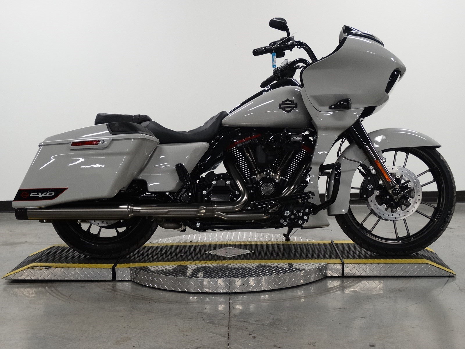 2020 street glide special river rock grey