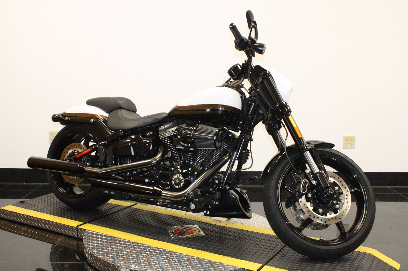 Pre-Owned 2016 Harley-Davidson Softail Pro Street Breakout ...