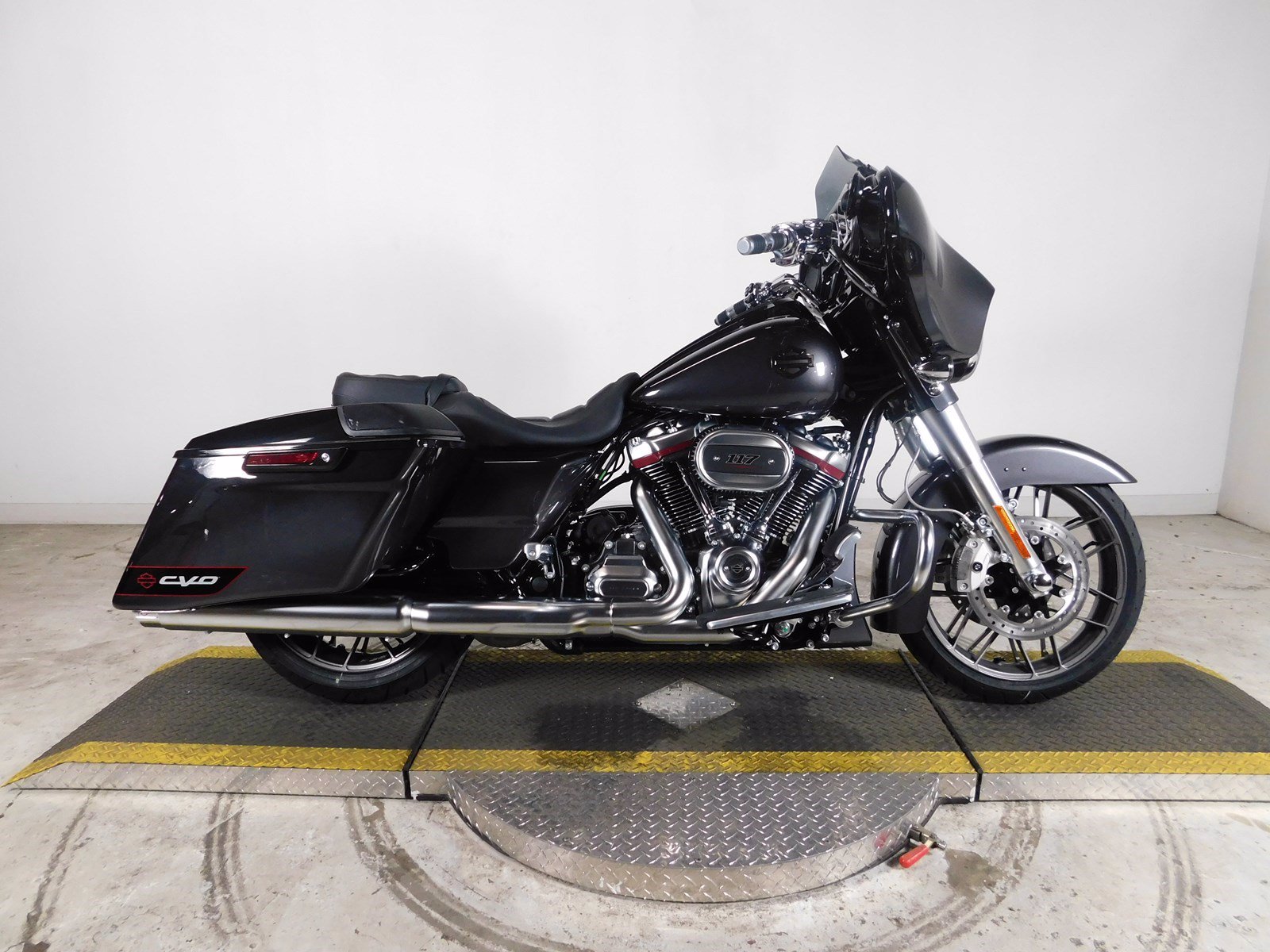 New 2020 Harley-Davidson Street Glide CVO FLHXSE CVO/Touring in Fort